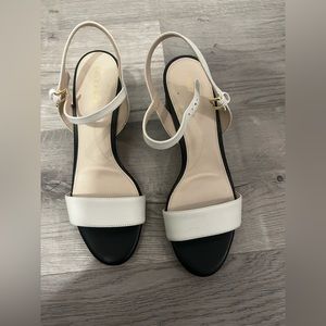 Cole Hahn Women Heels size 7.5 White/Black